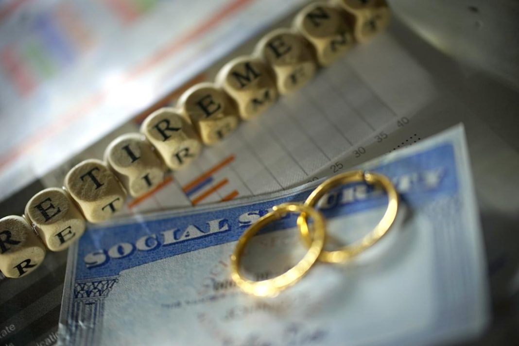 Maximizing Your Retirement: 3 Crucial Tips for Couples on Spousal Social Security Benefits